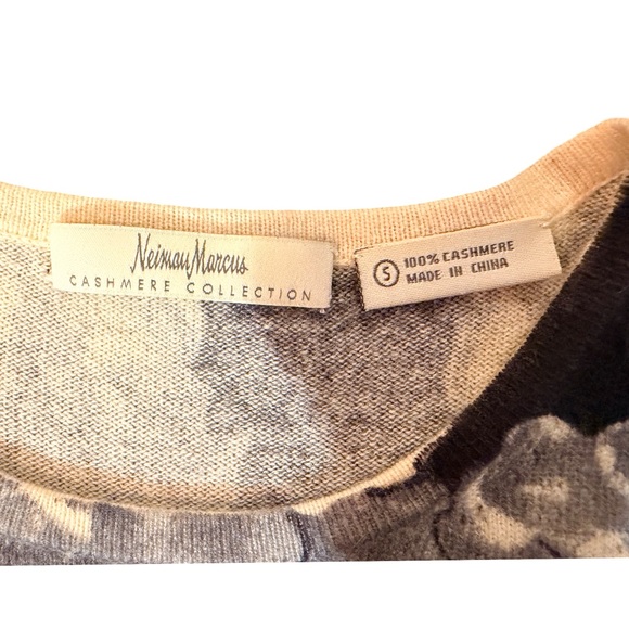 Neiman Marcus Gray Cashmere Collection Floral Long Sleeve Top NWOT - Picture 5 of 5
